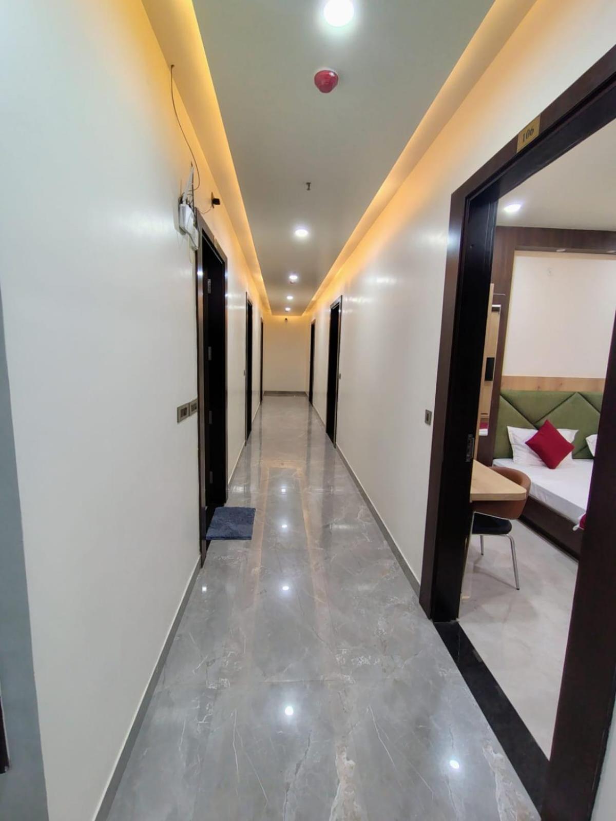 לקנאו Celebration Guest House מראה חיצוני תמונה